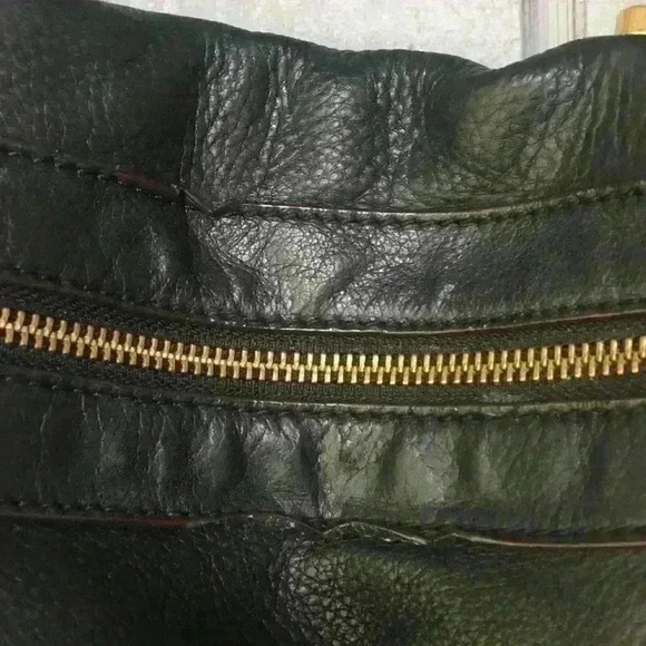 B. Makowsky Black Shoulder Bag Gold Hardwa… - Picture 7 of 8